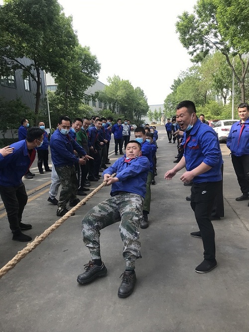 MK（中国）组织开展“喜迎二十大、建功新时代”职工拔河比赛活动